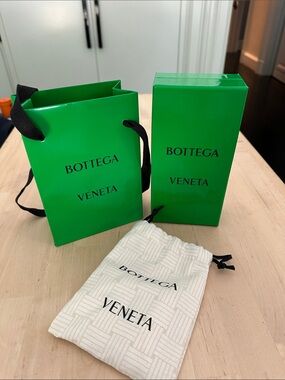 Bottega Veneta White Drawstring Pouch with Green Branded Box and Bag